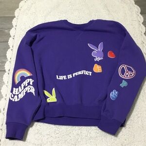 PLAYBOY by PACSUN UNISEX Happy Camper Rainbow Playboy Bunny Peace Sweatshirt Si…